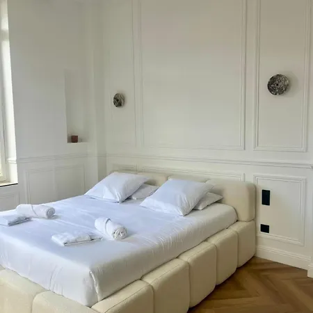 Velours By Collection Aura - Maison Les Arcades Face A La Gare De Charleville-Mézières