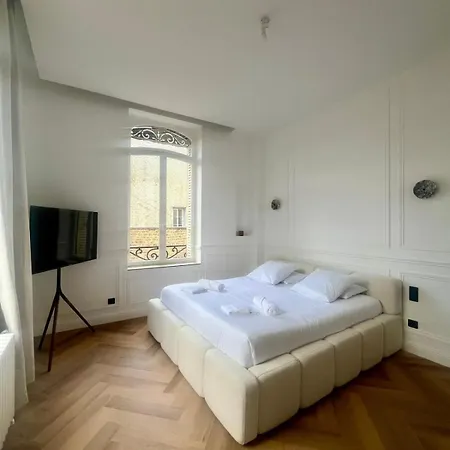 Velours By Collection Aura - Maison Les Arcades Face A La Gare De * Charleville-Mézières