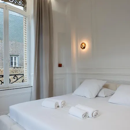 Velours By Collection Aura - Maison Les Arcades Face A La Gare De Charleville-Mézières